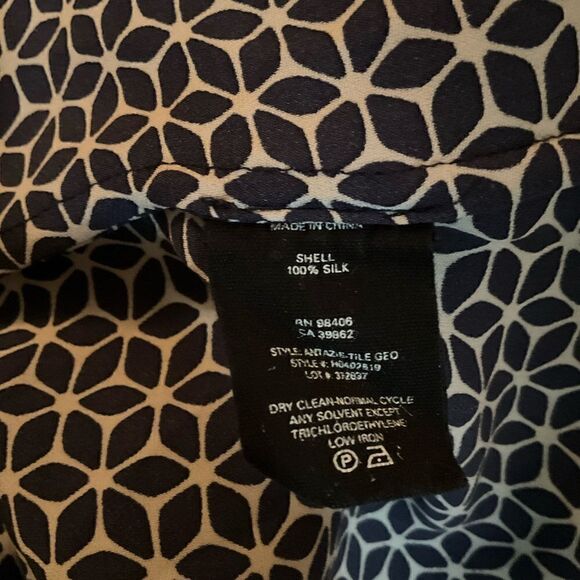 Theory Antazie Tile Geo Print Silk Top - Picture 10 of 10